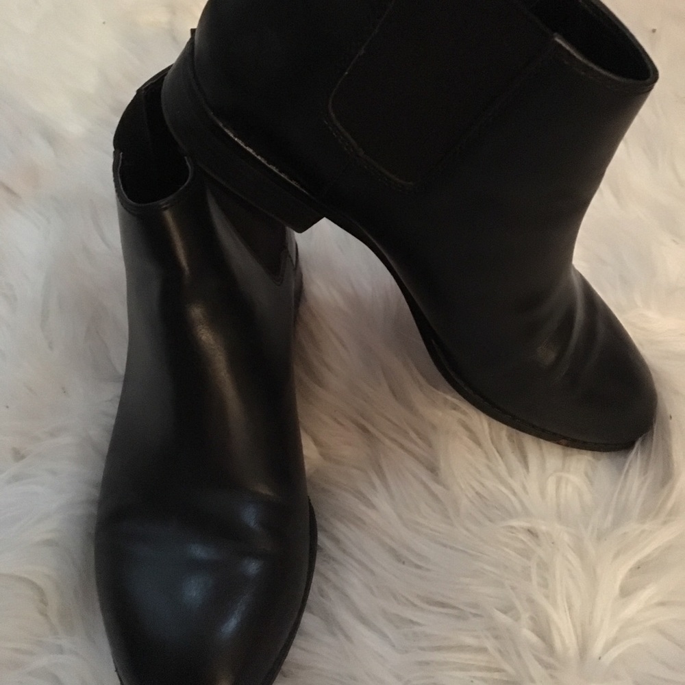 Cute black leather pull on black ankle boots